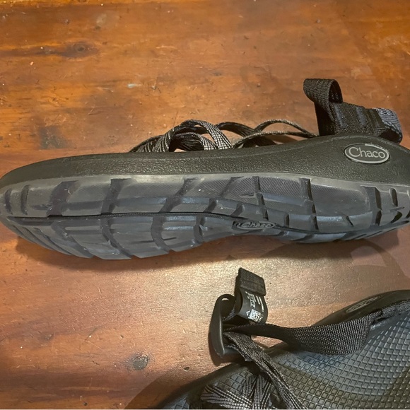 Chaco womens sandals. Like new in box. - Picture 4 of 8